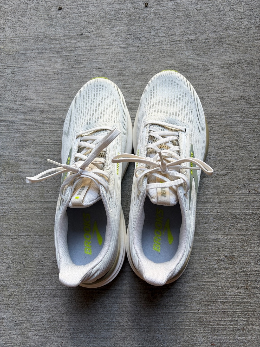 Brooks Revel 8 White Running Sneakers with Neon Yellow Accents - Picture 3 of 3
